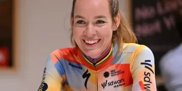 Van der Breggen takes Giro lead