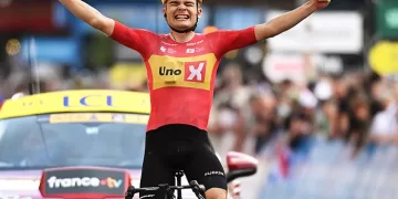 Charmig claims stage 2 in Paris