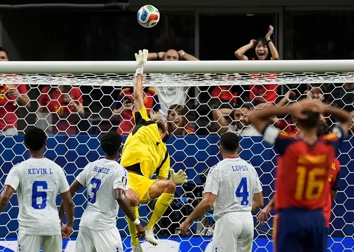 Veteran keeper stars on W. Cup debut at 40 14 - Egyptian Gazette