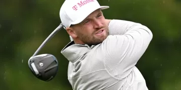 Clark leads amid US Open charge