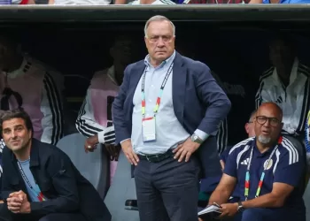 Advocaat urges realism as Curacao dream lives