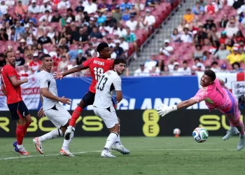 Kane helps England build toward W. Cup