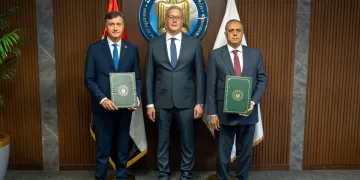 Egypt signs new energy deals to boost gas production