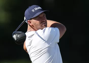 Clark pulls clear at US Open