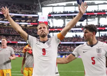 Kane hails W. Cup ‘Wonderwall’ singalong