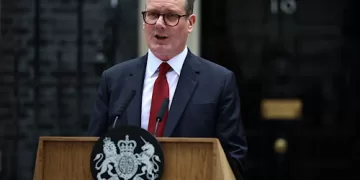 Starmer refuses to step down