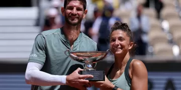 Errani, Vavassori retain French Open mixed doubles title