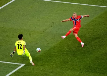 Haaland scores twice as Norway beat Iraq 4-1 on World Cup return