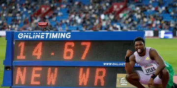 Lyles sets world best in rare 150 metres