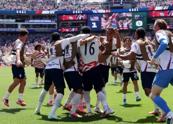 US reaches knockout round with 2-0 win over Australia