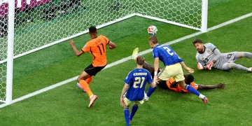 Double delight for Dutch in 5-1 rout of Sweden