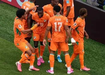 Ivory Coast into World Cup knockout round for 1st time