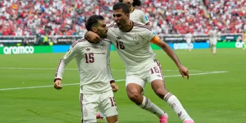 Spain wins World Cup group, beating Uruguay 1-0
