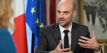 France signals new sanctions on Israeli settlers within days