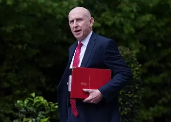 UK defence secretary resigns