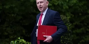 UK defence secretary resigns