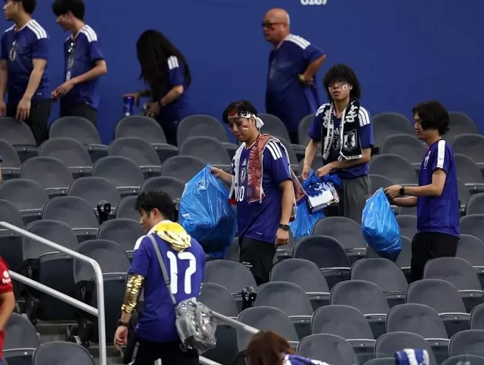 Japan fans impress at World Cup 15 - Egyptian Gazette