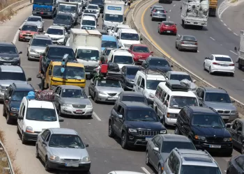 Hundreds of thousands of Lebanese head home as fighting eases
