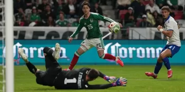 Mexico beats Serbia in W. Cup prep