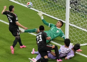 Rangel save sends Mexico to W. Cup knockouts