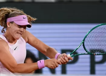 Andreeva storms into Paris semis