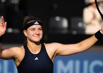 Muchova wins Wimbledon warm-up