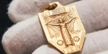 Pele 1958 medal goes to auction 1 - Egyptian Gazette Pele 1958 medal goes to auction