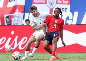Pickford lauds England teen Ngumoha