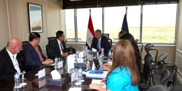 Egypt, Singapore discuss expanding cooperation in tourism, antiquities
