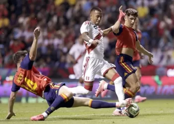 Spain beats Peru before World Cup