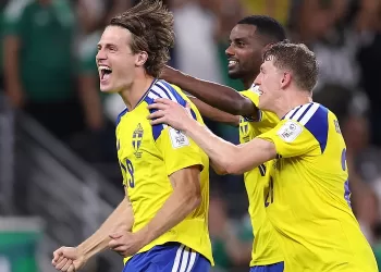 Sweden crushes Tunisia at World Cup