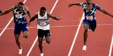 Bromell shocks Lyles in Paris