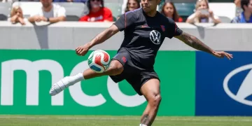 3 red cards mar opening World Cup match