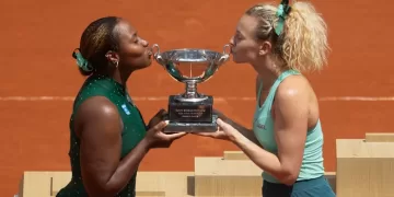 Top seeds triumph in French Open doubles