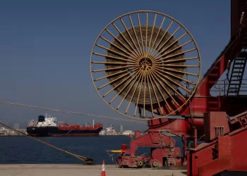 Hope, hesitation surround US‑Iran pact to end war
