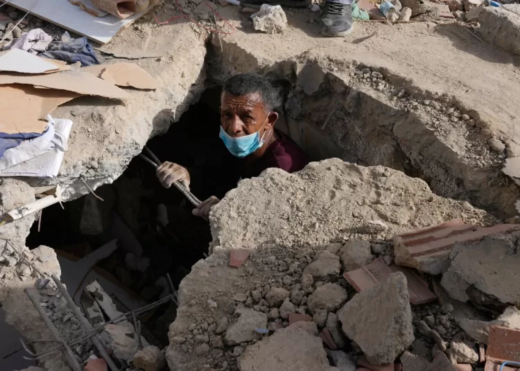 Venezuelans take search for the missing in earthquake aftermath 11 - Egyptian Gazette