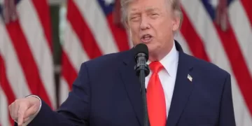 Trump threatens 100% tax on European imports