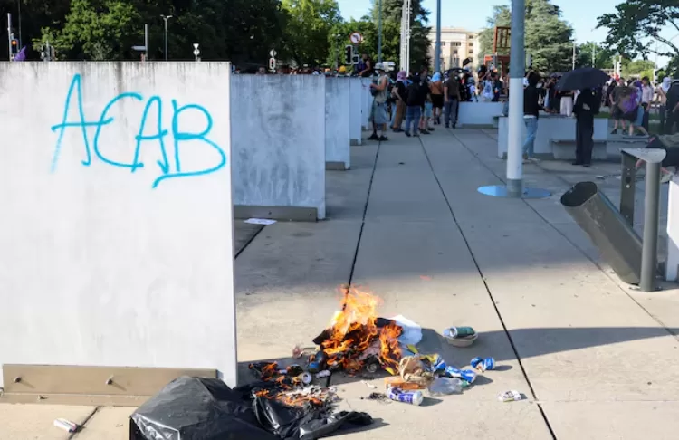 Swiss police fire tear gas as anti-G7 protesters target UN site 12 - Egyptian Gazette