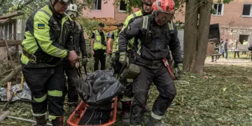 Russia strikes apartment block in Ukraine’s city of Kharkiv 1 - Egyptian Gazette Russia strikes apartment block in Ukraine’s city of Kharkiv