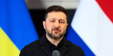 Zelenskiy in UK for talks with Starmer, Macron, Merz
