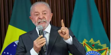 Brazil’s President Lula maintains poll lead over right-wing Senator Bolsonaro