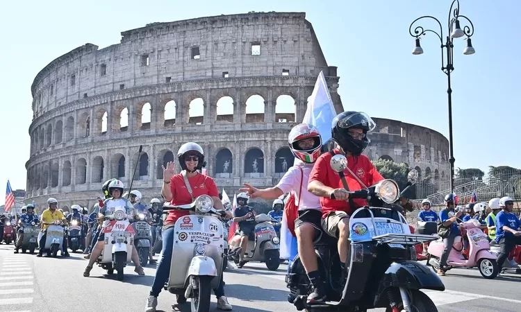 Vespa riders take to roads in Rome to mark 80th birthday 12 - Egyptian Gazette