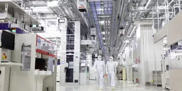 Samsung sees chip shortage extending to 2028