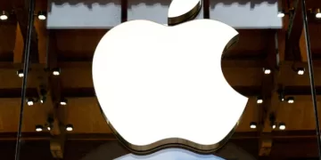 Apple briefly tops $5 trillion market value