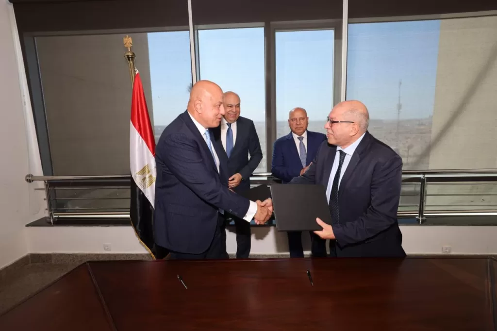 Civil aviation, transport ministries sign major infrastructure deal 19 - Egyptian Gazette Civil aviation, transport ministries sign major infrastructure deal 18 - Egyptian Gazette