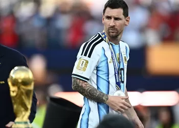 Argentines mourn loss and end of an era