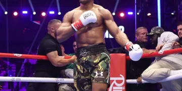 Joshua survives knockdowns, stops Prenga