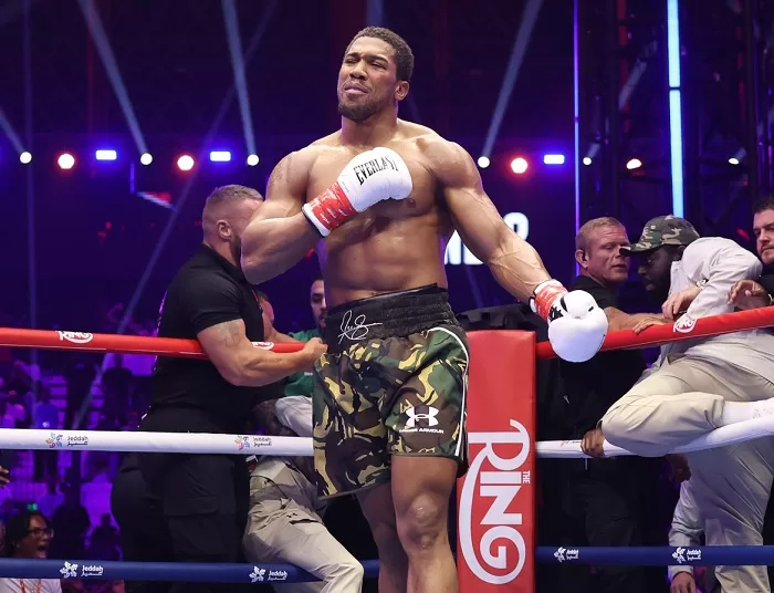Joshua survives knockdowns, stops Prenga 12 - Egyptian Gazette Joshua survives knockdowns, stops Prenga 11 - Egyptian Gazette