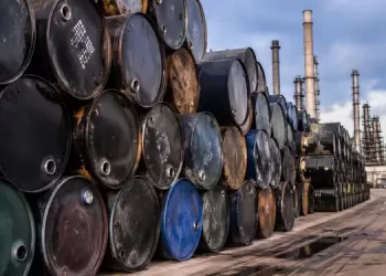 Oil eases as traders weigh US-Iran conflict risks