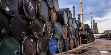Oil eases as traders weigh US-Iran conflict risks